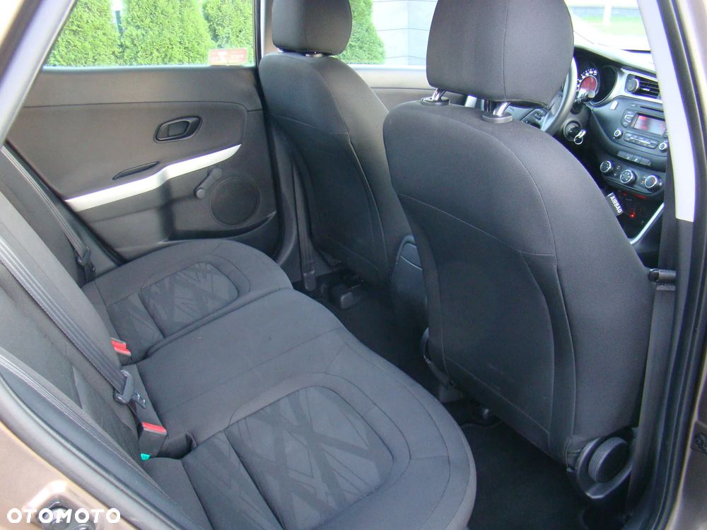 Kia Ceed 1.6 GDI L - 27