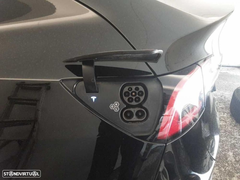 Tesla Model Y Long Range Dual Motor AWD - 6