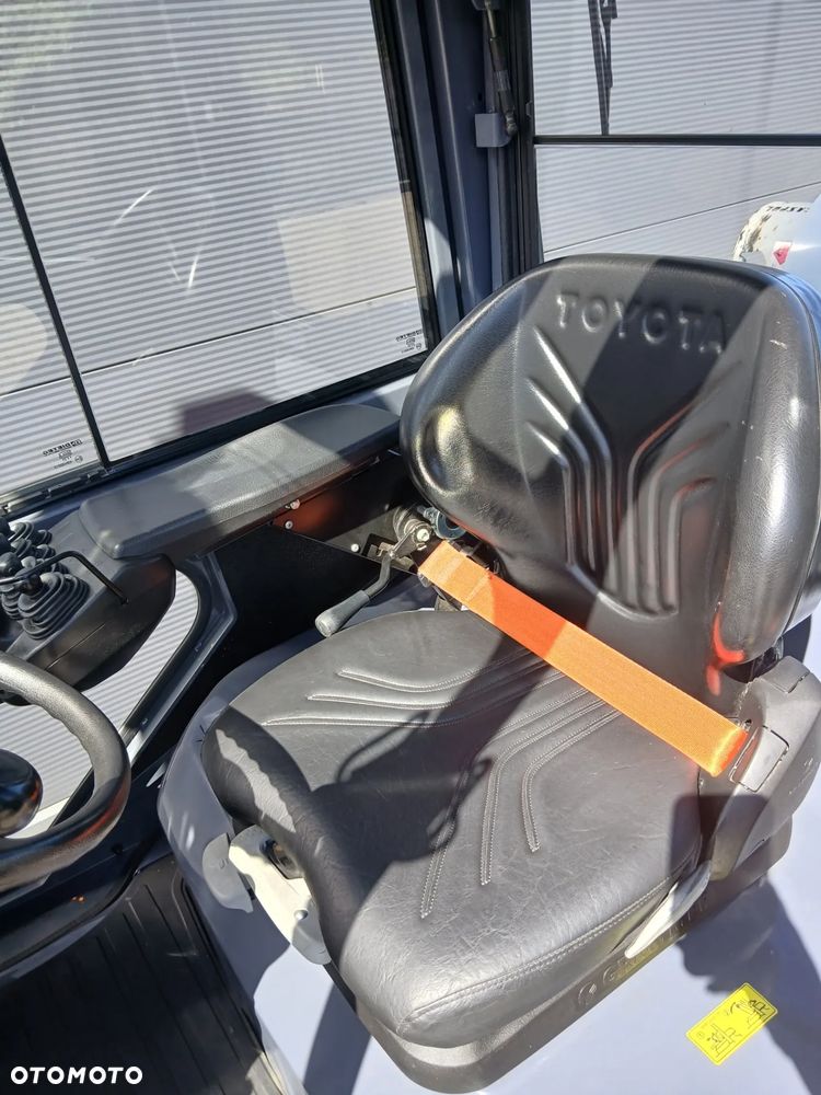 Toyota 02-8FGF30 - 8
