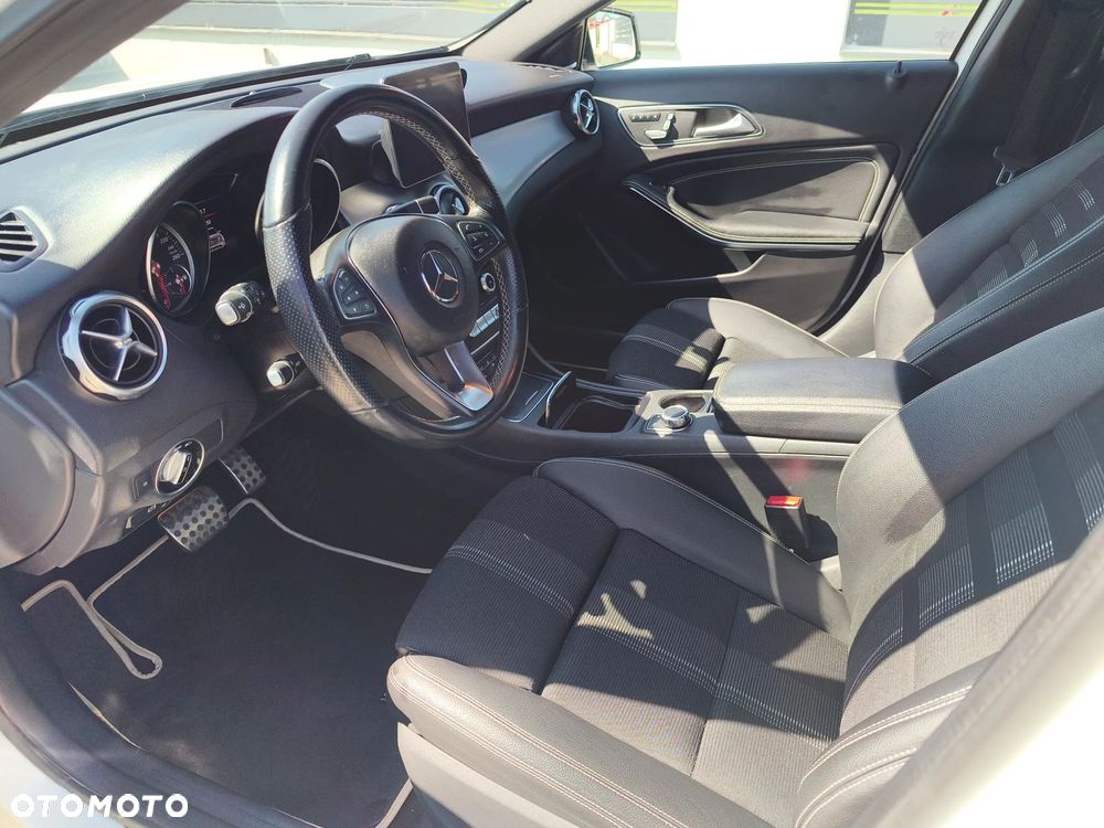 Mercedes-Benz GLA 200 7G-DCT AMG Line - 10