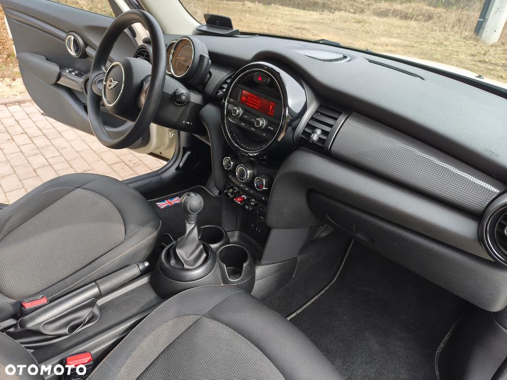 MINI Cooper Standard - 30