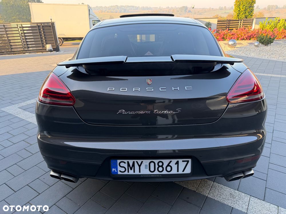 Porsche Panamera Turbo Executive - 12