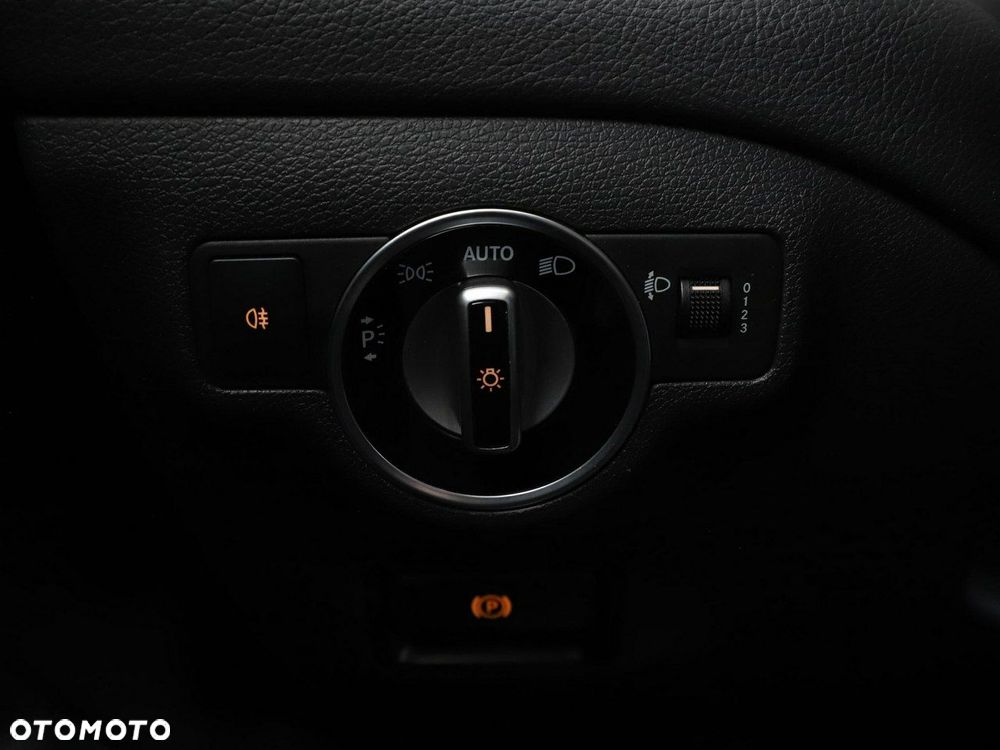 Mercedes-Benz CLA 180 Urban - 30