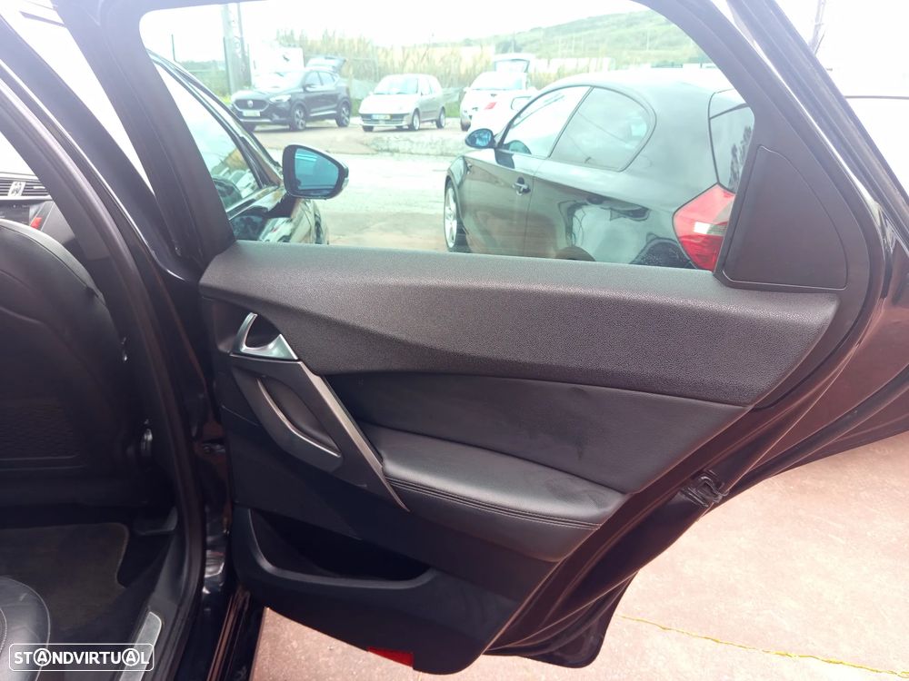 Citroën DS5 e-HDi 115 EGS6 SoChic - 31