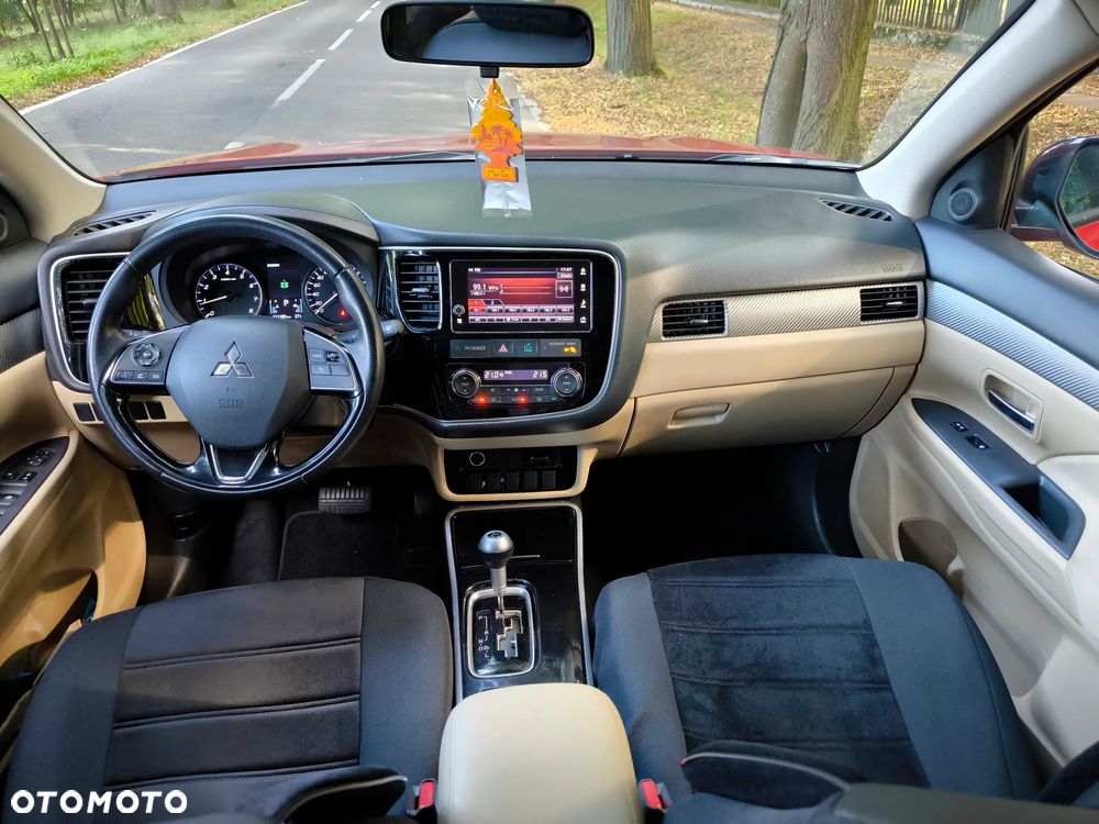 Mitsubishi Outlander - 12