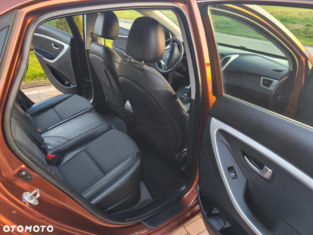 Hyundai i30 1.4 Intro Edition - 10