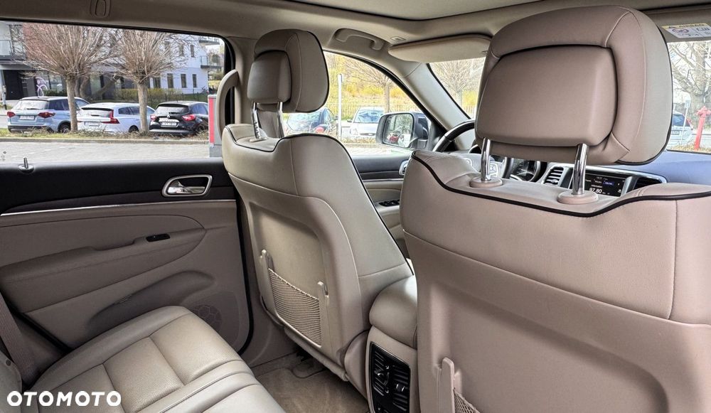 Jeep Grand Cherokee - 29