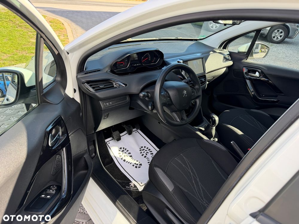 Peugeot 208 - 17