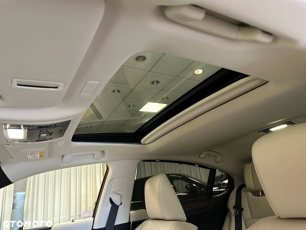 Lexus ES 300h Omotenashi - 32