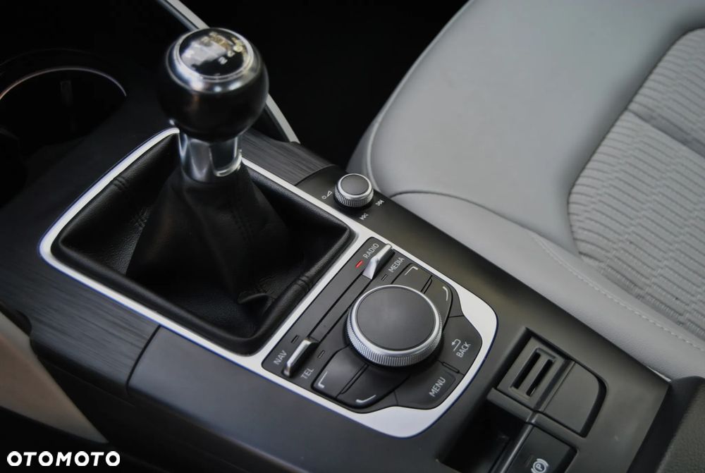 Audi A3 Sportback 1.4 TFSI S line Sportpaket - 13