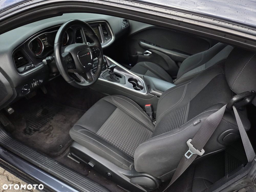 Dodge Challenger - 8