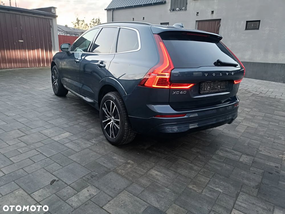 Volvo XC 60 B4 D AWD Geartronic Momentum Pro - 3