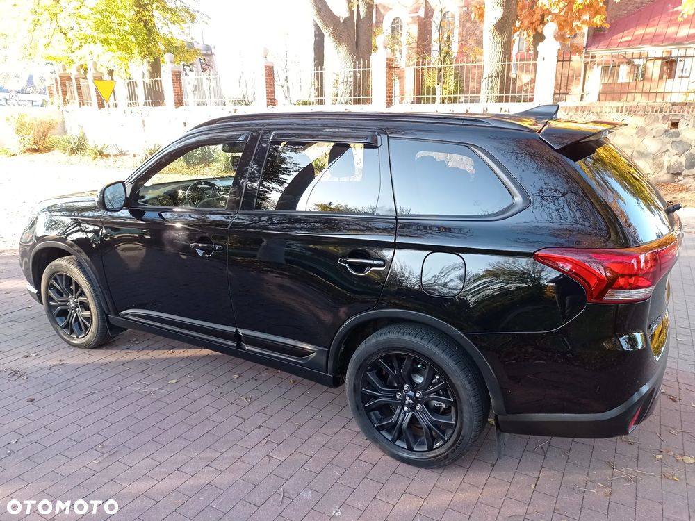 Mitsubishi Outlander - 2