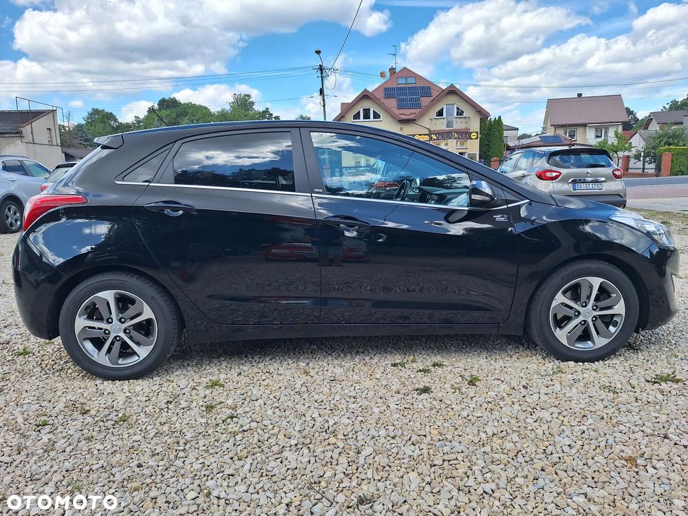 Hyundai i30 blue Kombi 1.6 GDi Passion - 14