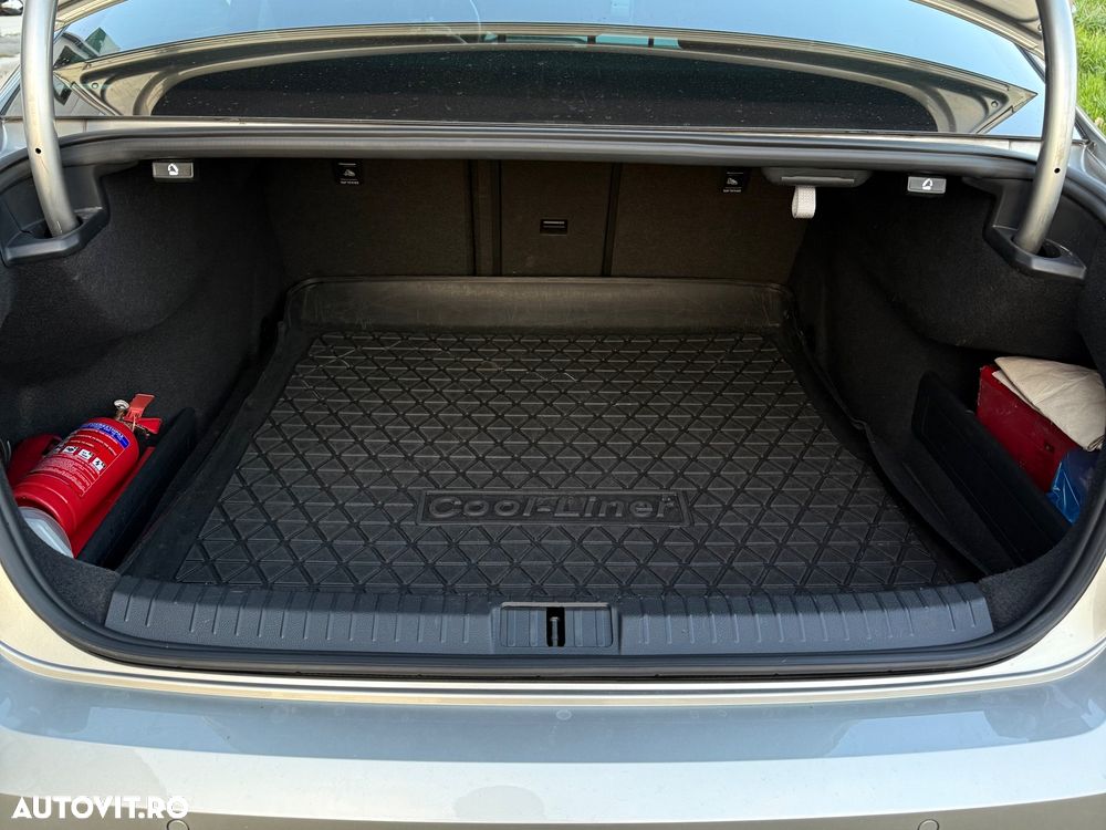 Volkswagen Passat 2.0 TDI Trendline - 8