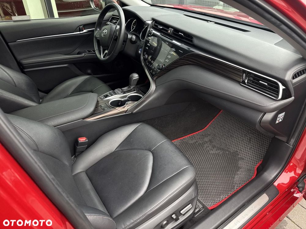 Toyota Camry - 25