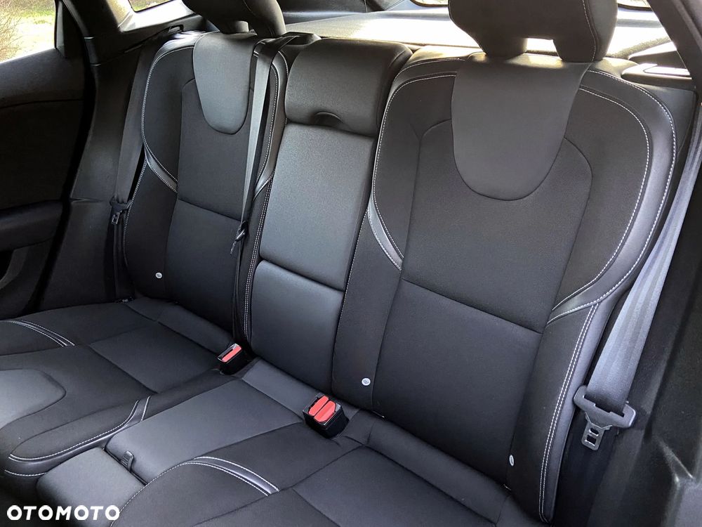 Volvo V40 D3 Momentum - 27