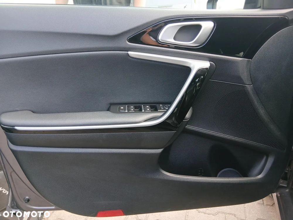 Kia Ceed 1.6 GDI PHEV L Business Line DCT - 25