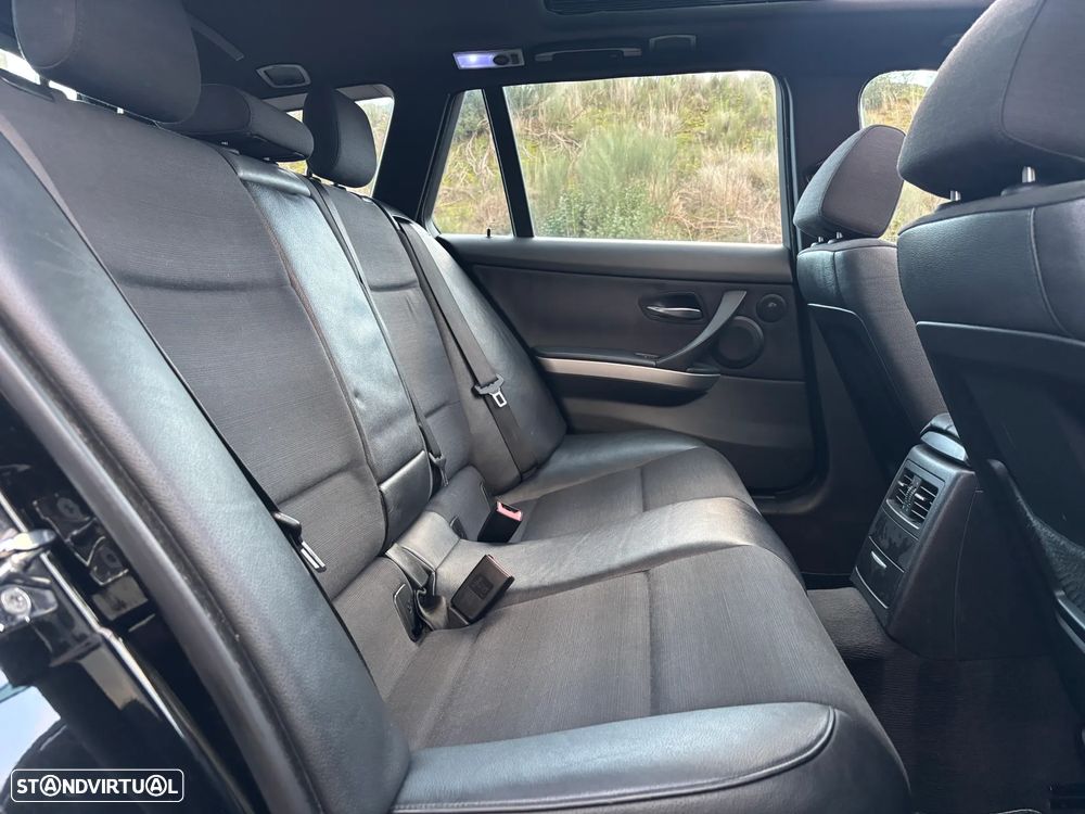 BMW 320 d Exclusive - 29