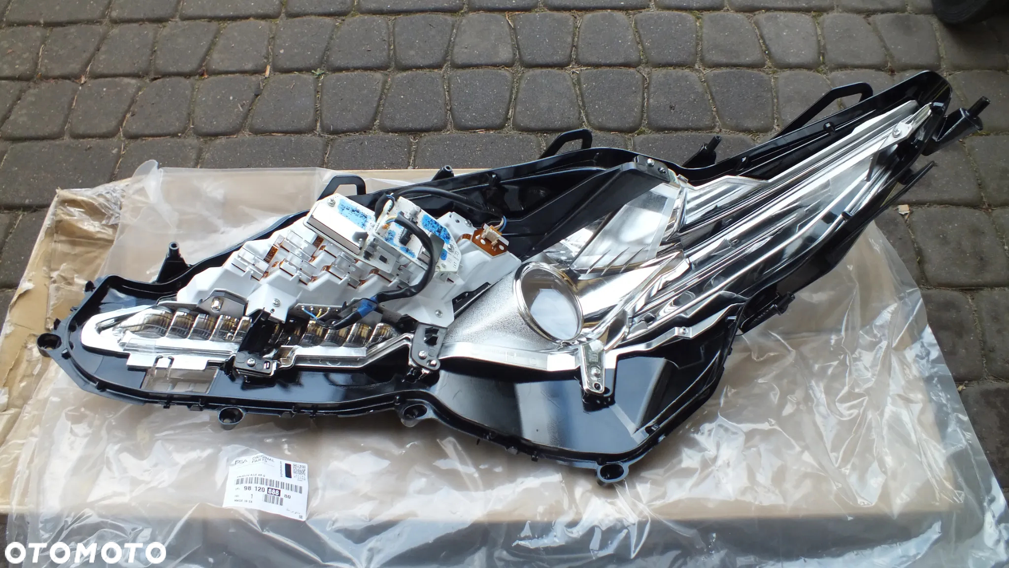 Szkło prawe led Toyota Camry VIII - 4