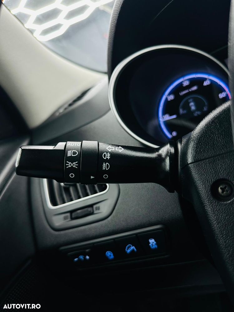 Hyundai ix35 1.7 CRDI 2WD blue Finale Gold - 26