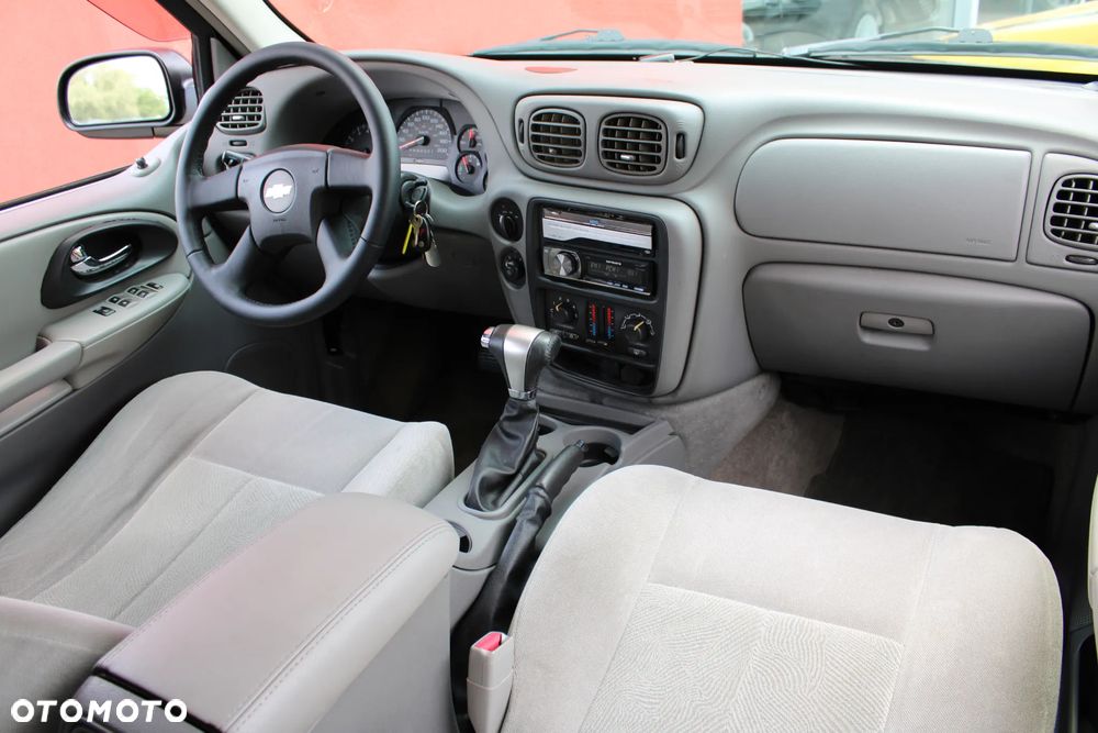 Chevrolet Trailblazer 4.2 LS - 28