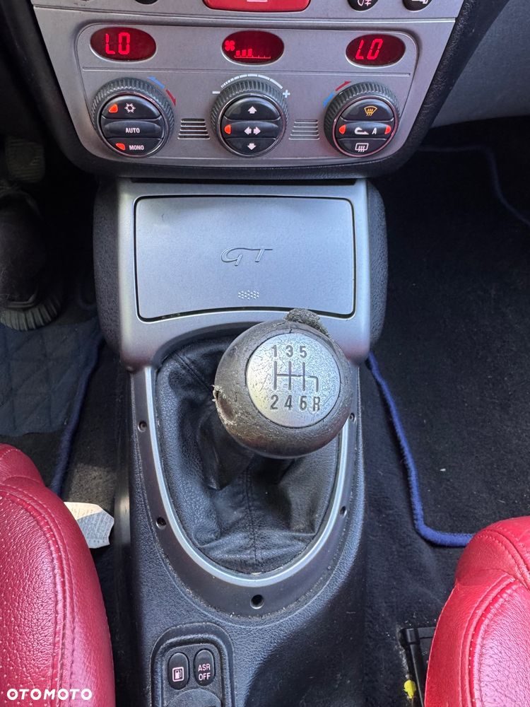 Alfa Romeo GT 1.9JTD 16V Impression - 12