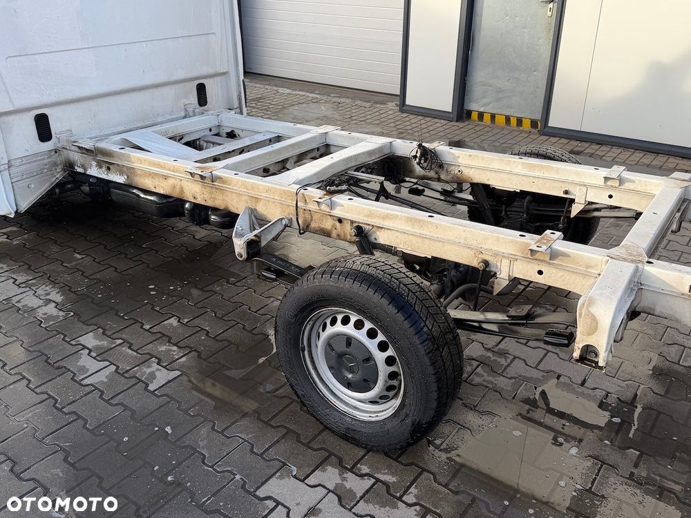 Mercedes-Benz Sprinter - 15