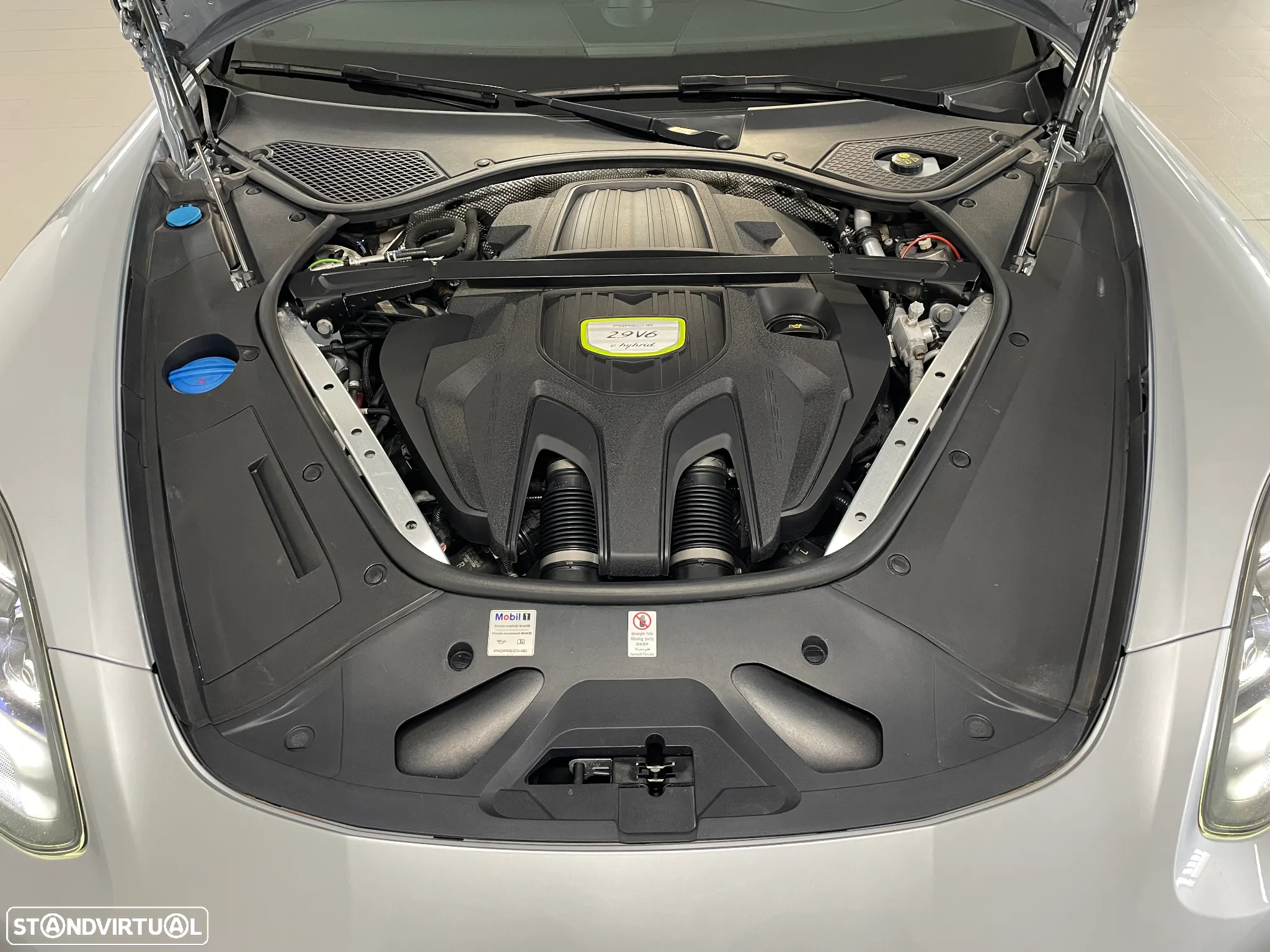 Porsche Panamera 4 E-Hybrid - 12