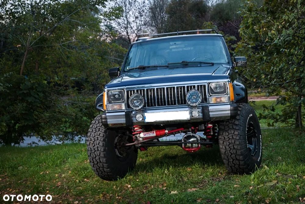 Jeep Cherokee - 16