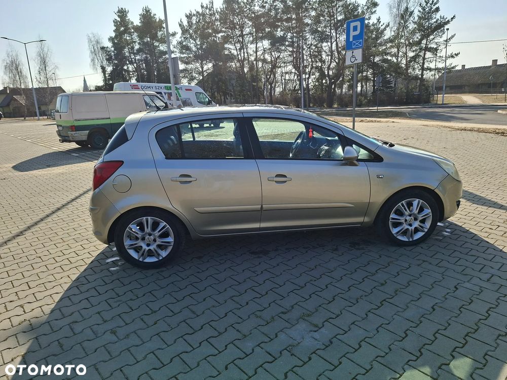 Opel Corsa 1.2 16V Cosmo - 4