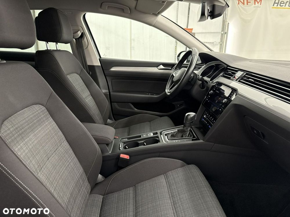 Volkswagen Passat - 23