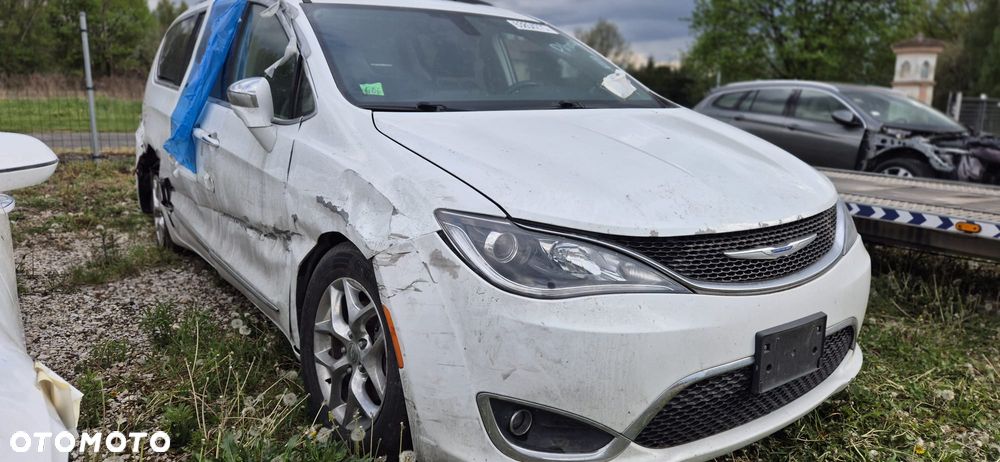 Chrysler Pacifica - 7