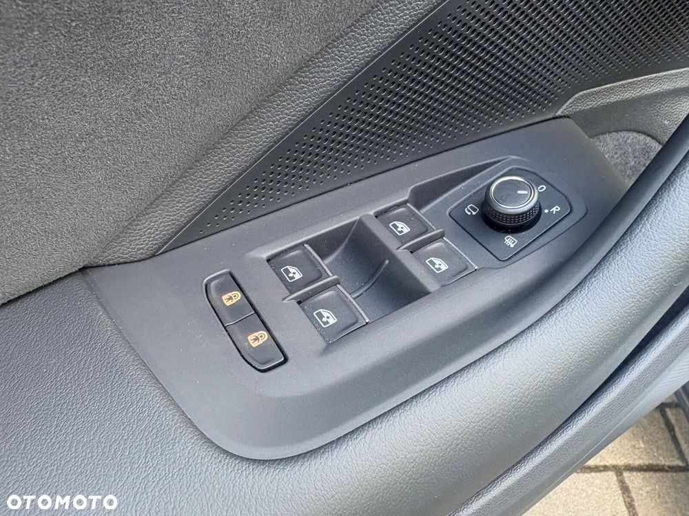 Volkswagen Passat Variant 2.0 TDI SCR R-Line Plus DSG - 24