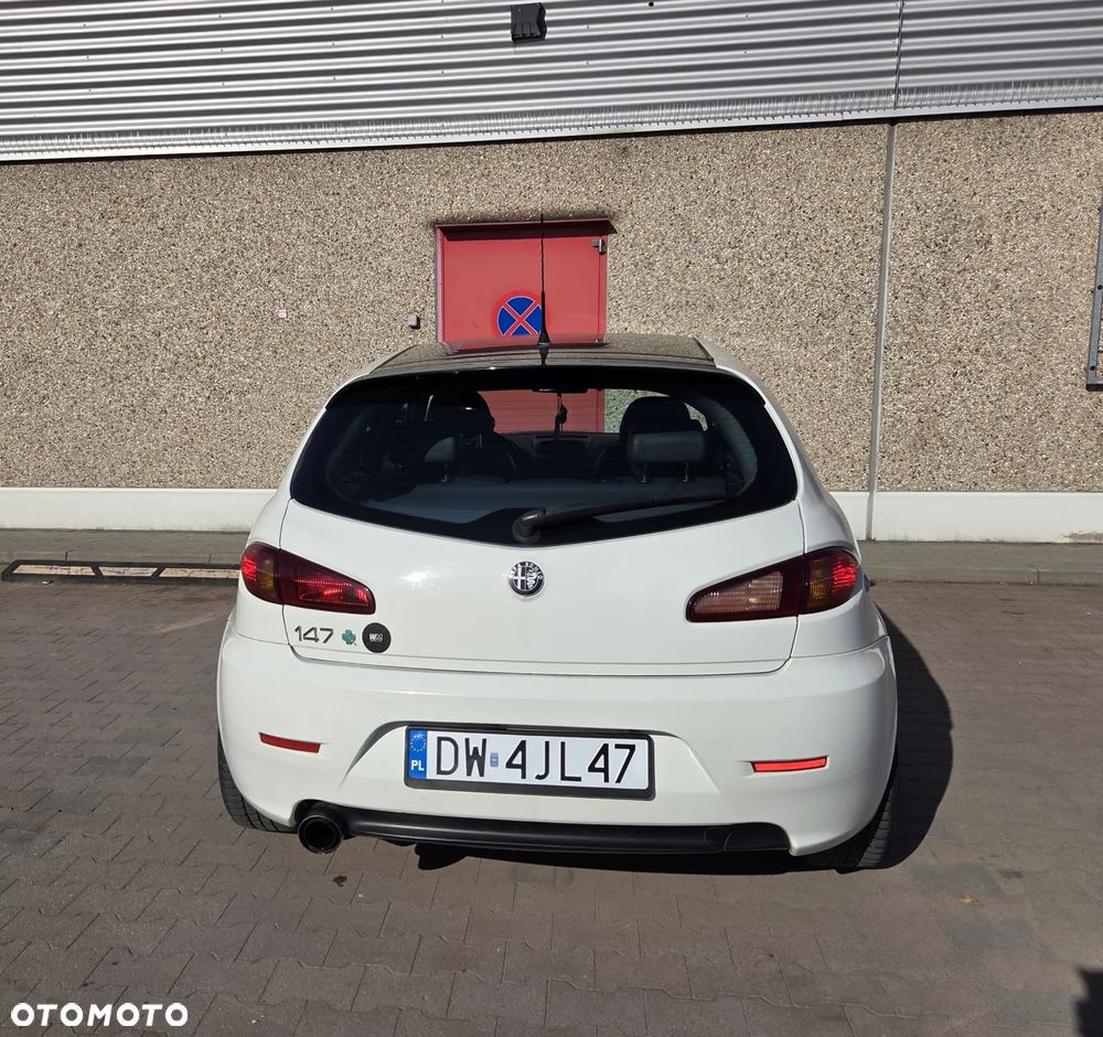 Alfa Romeo 147 1.6 Twin Spark Black Line - 4