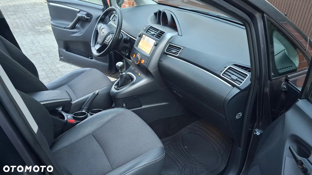 Toyota Verso 1.6 D-4D Prestige 7os EU6 - 27