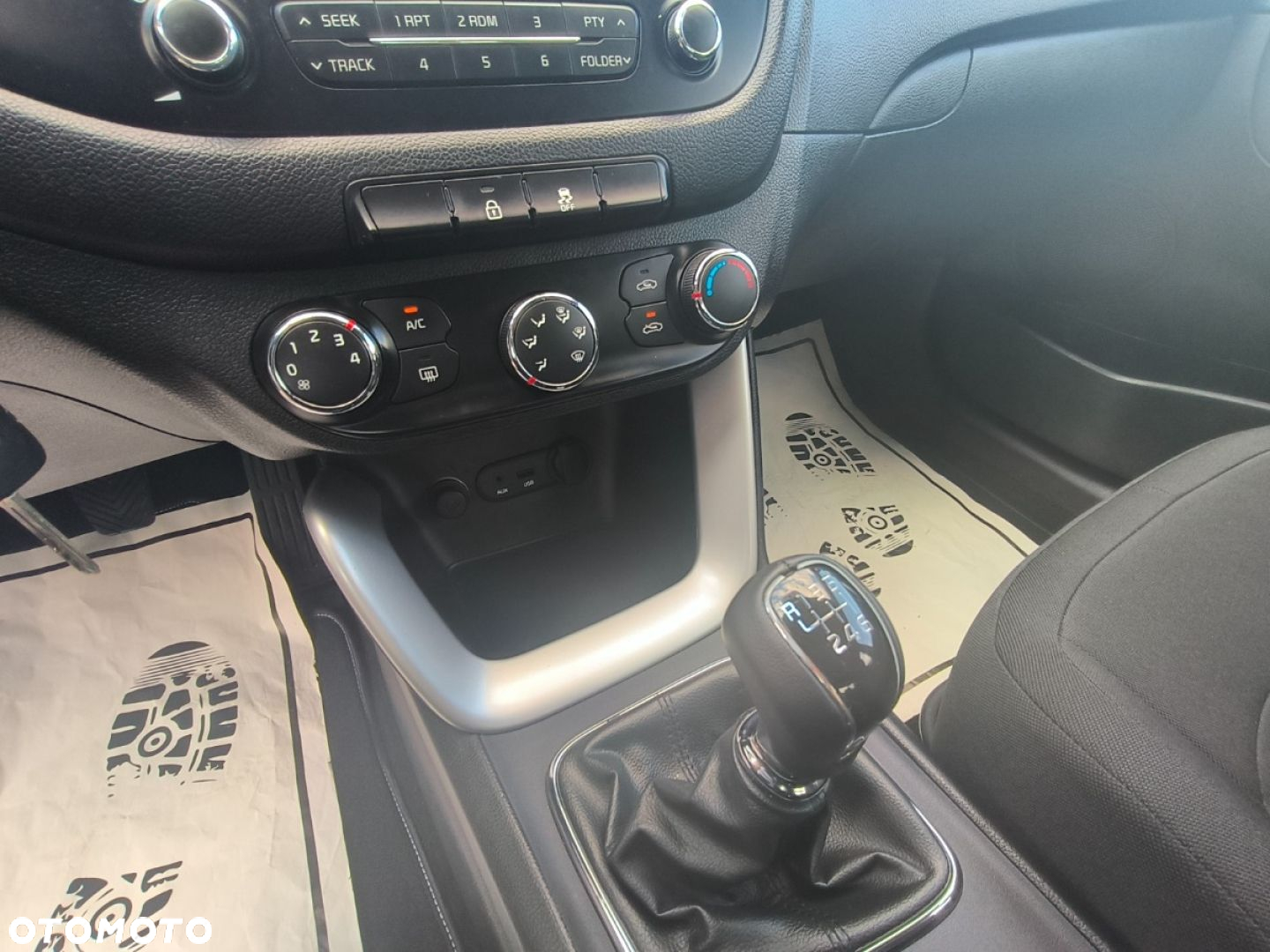 Kia Ceed - 10