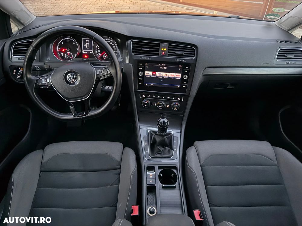 Volkswagen Golf 1.6 TDI DPF Comfortline - 34