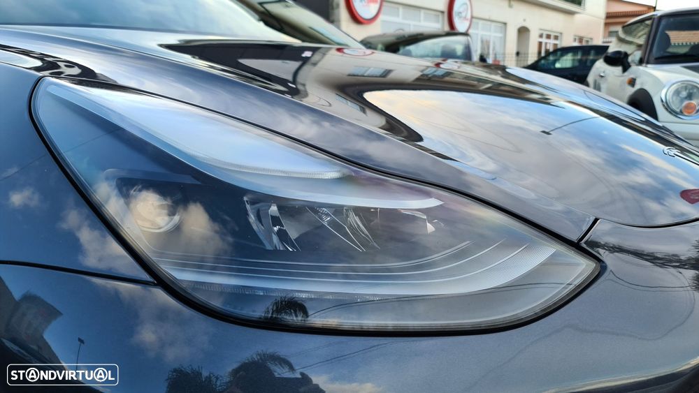Tesla Model 3 - 9