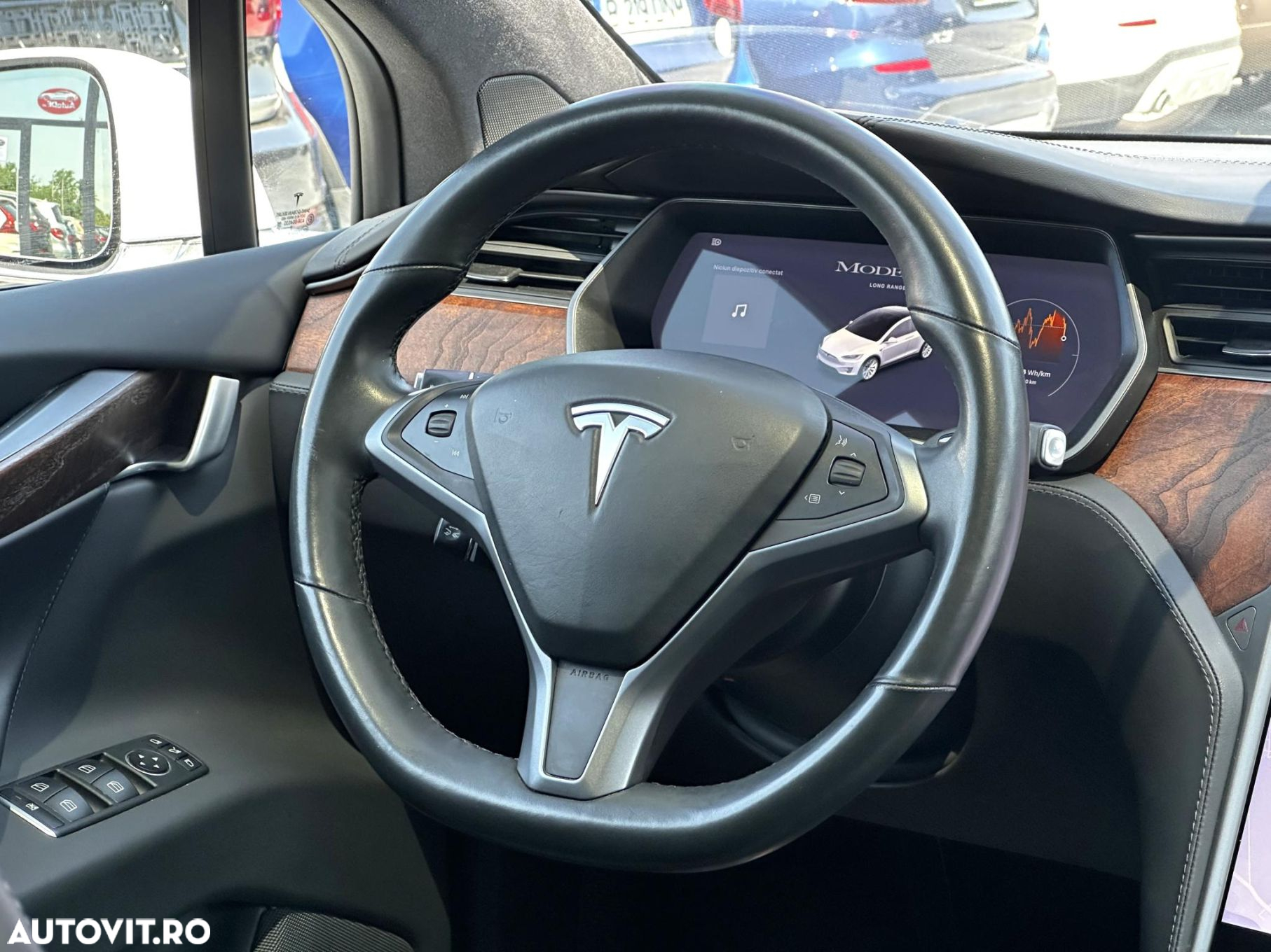 Tesla Model X - 12