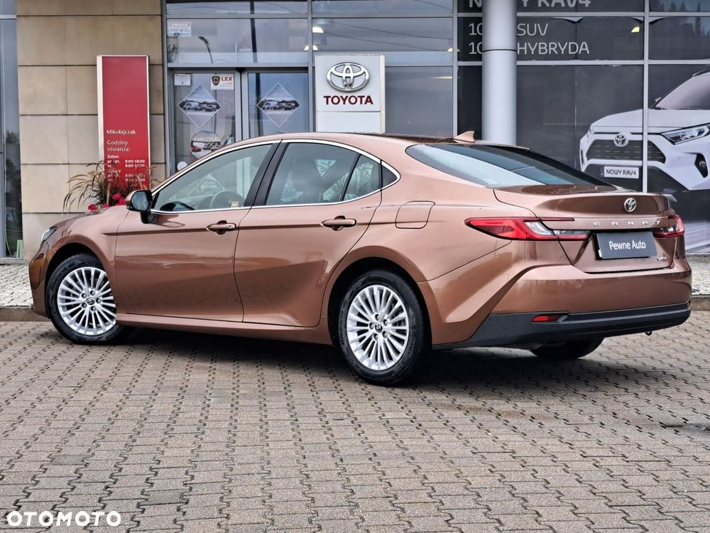 Toyota Camry - 4
