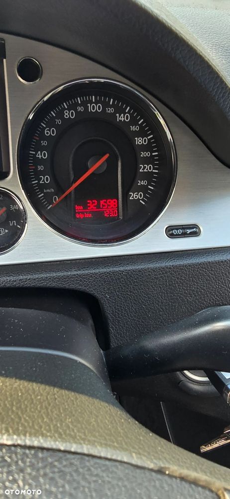Volkswagen Passat - 12