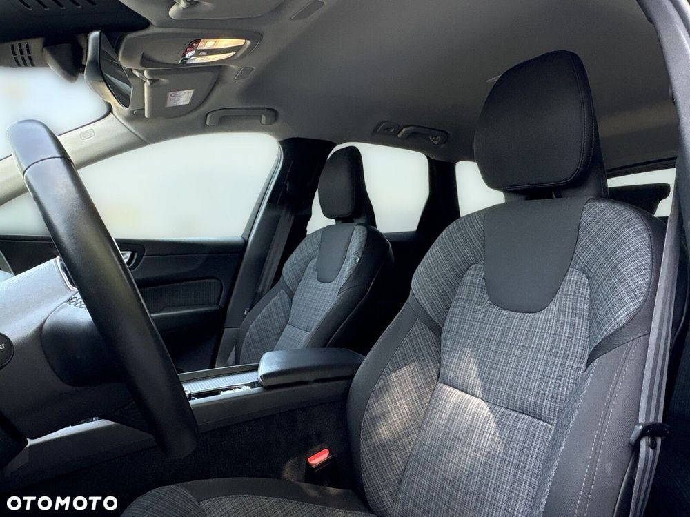 Volvo XC 60 B4 B Momentum Pro - 12