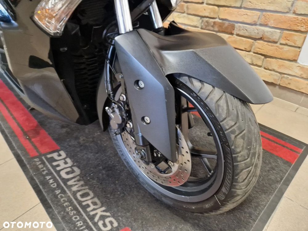 Yamaha X-max - 12