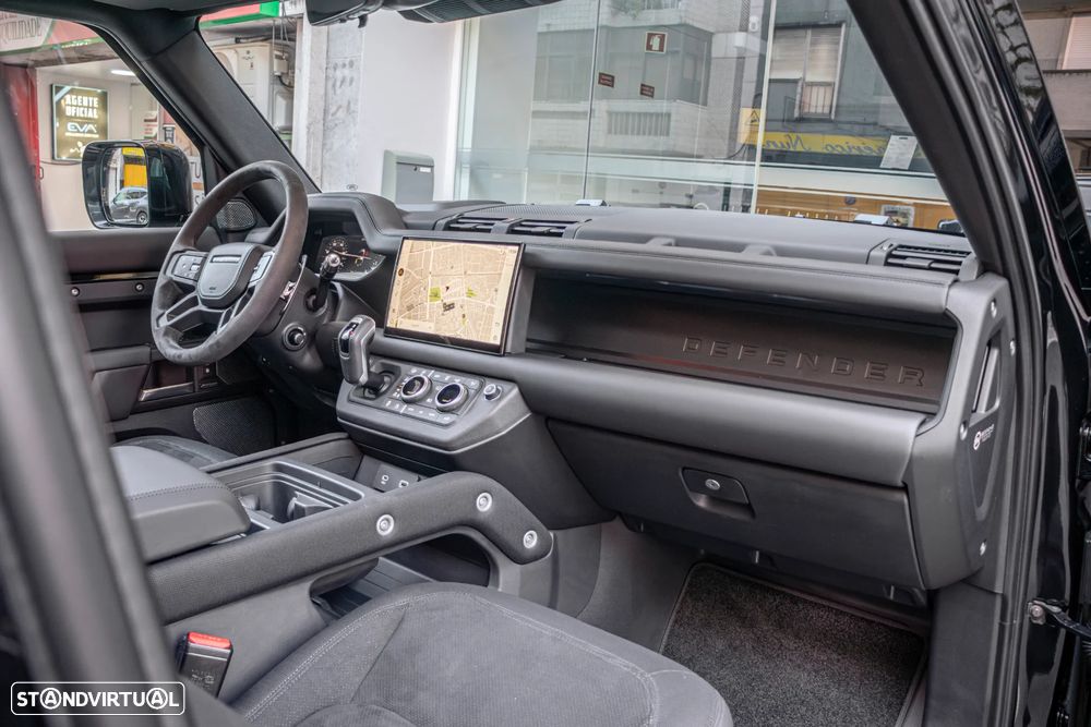 Land Rover Defender - 34