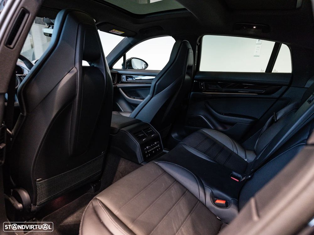 Porsche Panamera 4 E-Hybrid - 32