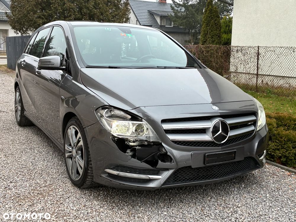 Mercedes-Benz Klasa B 180 BlueEFFICIENCY Edition - 23