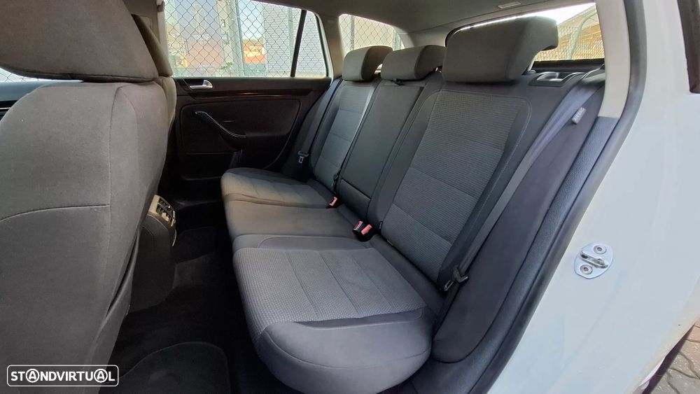 VW Golf Variant 1.6 TDi DPF Highline - 24