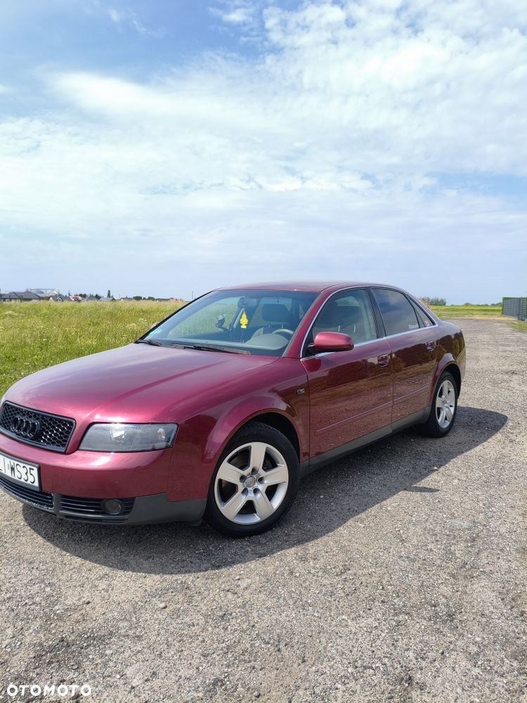Audi A4 Limousine - 1