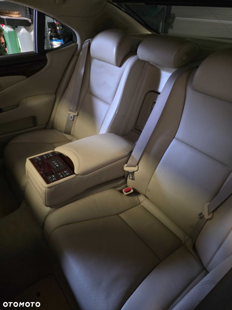 Lexus LS - 5